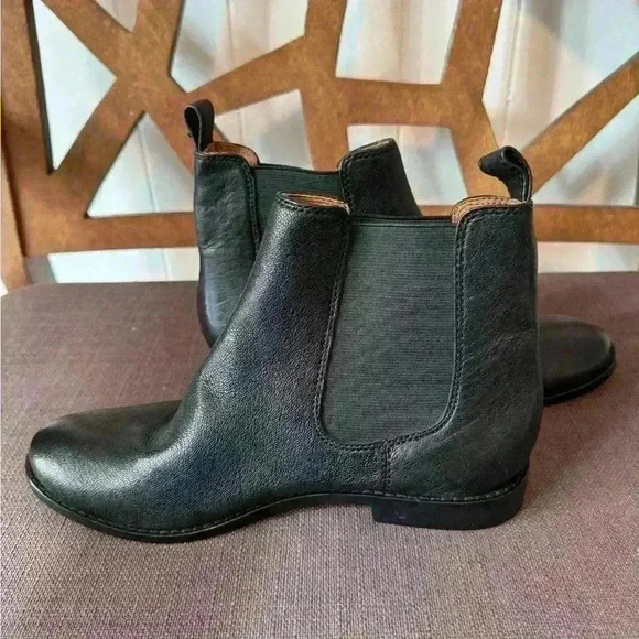 Frye Carly Chelsea Black Boots worn once please see the image - Picture 2 of 10